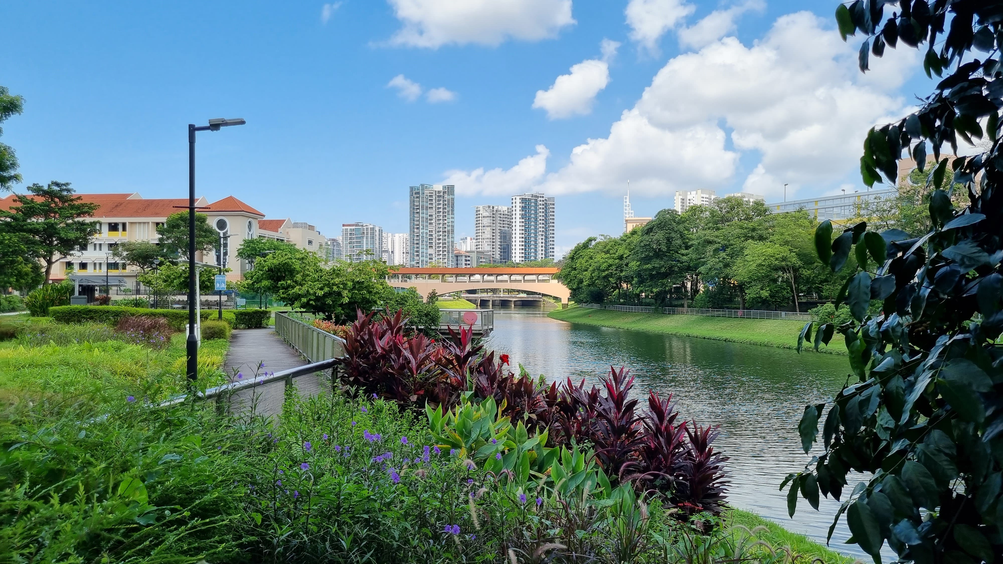 Photo of St Andrew's bridge over the Kallang River